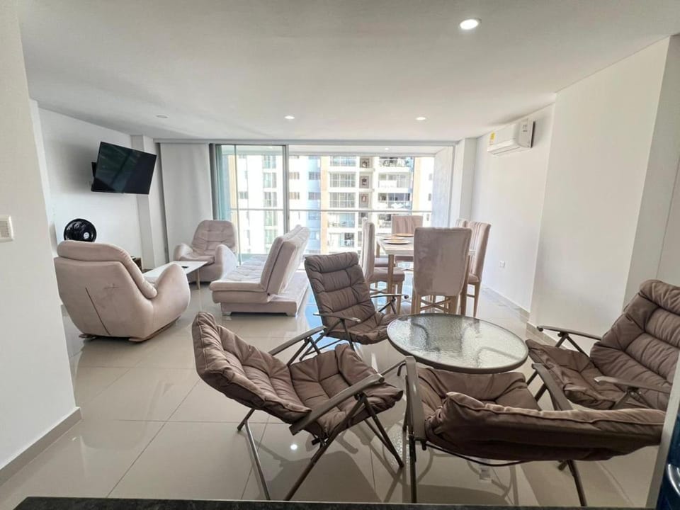 Communal lounge/ TV room