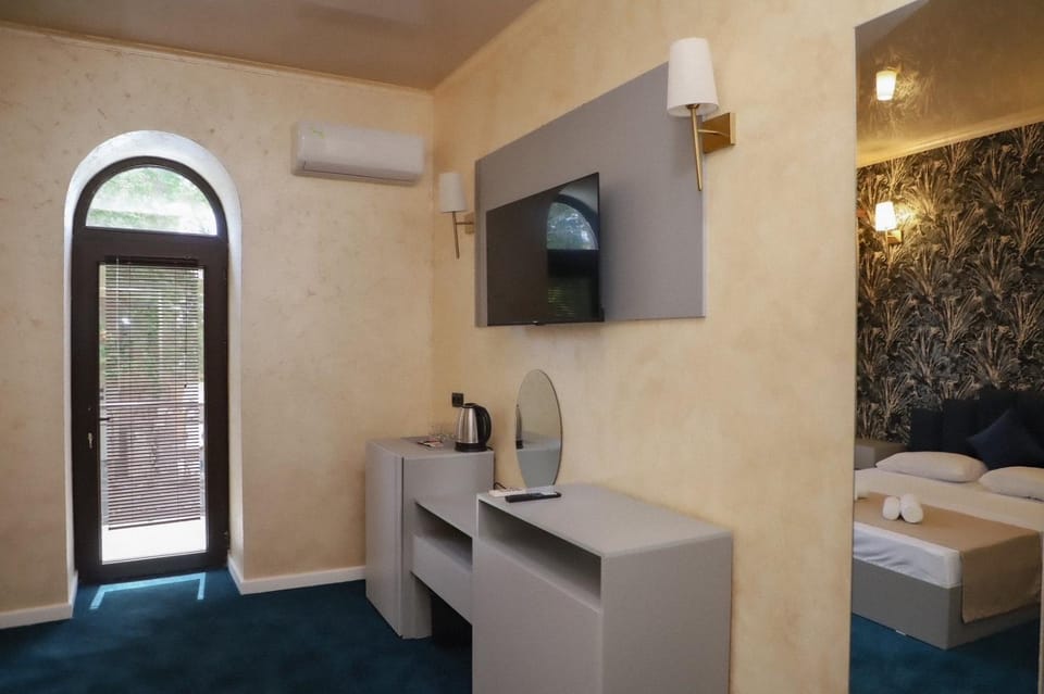 TV and multimedia, Kitchen or kitchenette