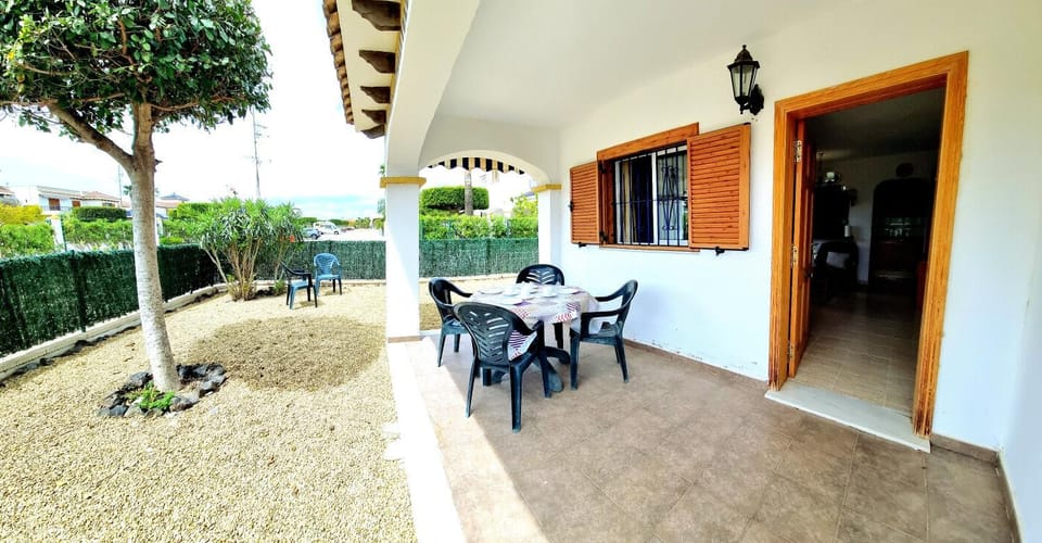 Facade/entrance, Off site, Garden, Balcony/Terrace, Seating area, Dining area, Garden view