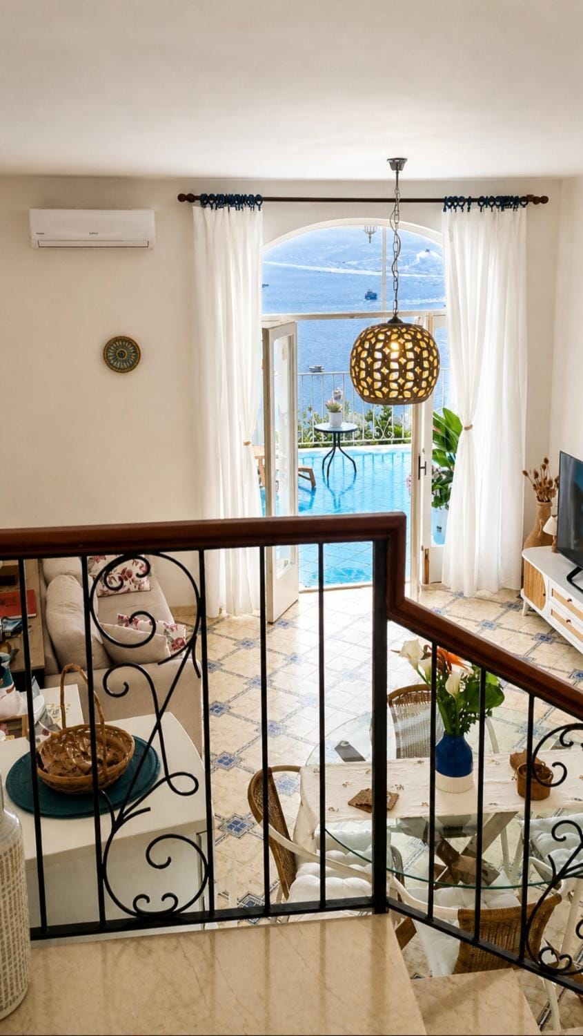 Balcony/Terrace, Living room, Seating area, air conditioner