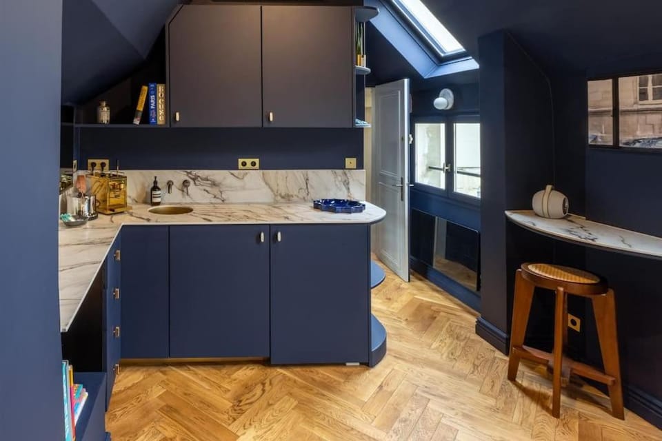 Midnight Suite - Marais Apartment in Paris