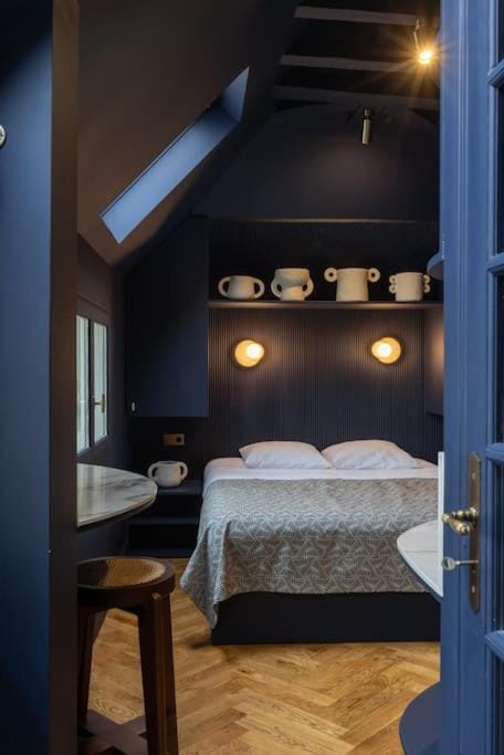 Midnight Suite - Marais Apartment in Paris