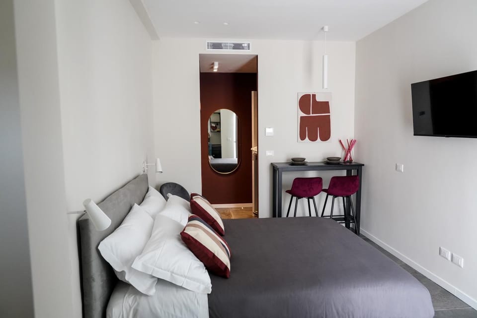 Photo of the whole room, Bedroom