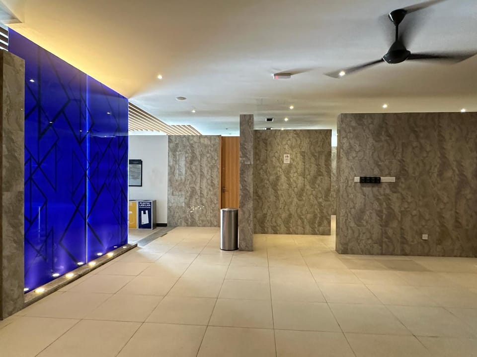 R&F Summer Suite 2B2B Walking to CIQ Apartment in Johor Bahru