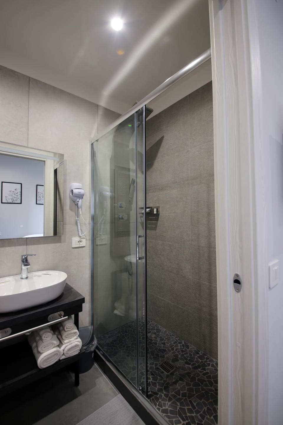 Shower, Bathroom, towels