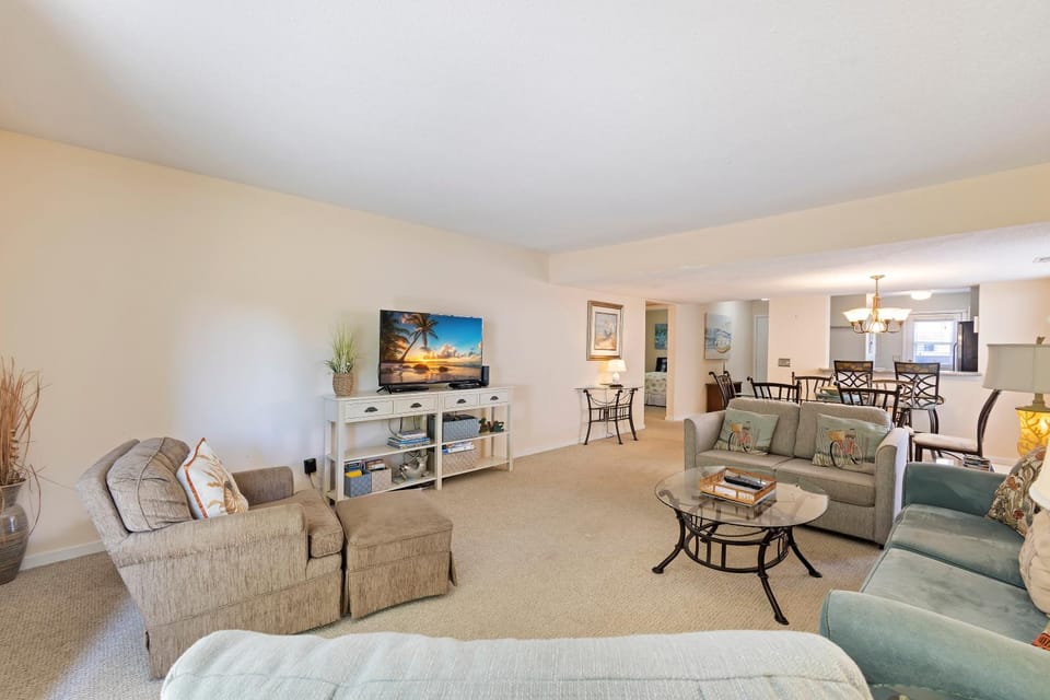 K in Master Q and T sleeper sofa sleeps 7 Bikes & Beach Gear included House in Hilton Head Island