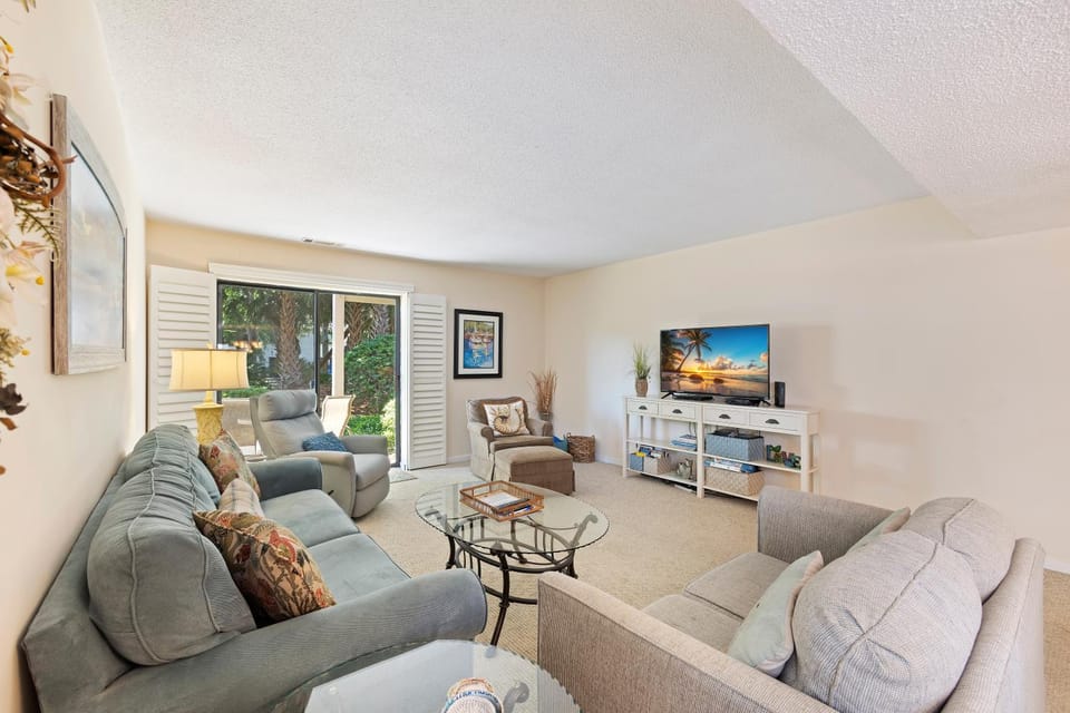 K in Master Q and T sleeper sofa sleeps 7 Bikes & Beach Gear included House in Hilton Head Island
