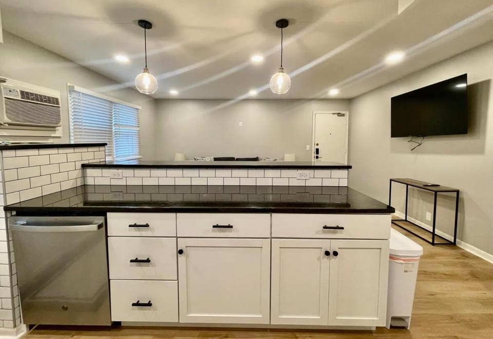 Cathedral 5-Walking Distance to UNMC Apartment in Omaha