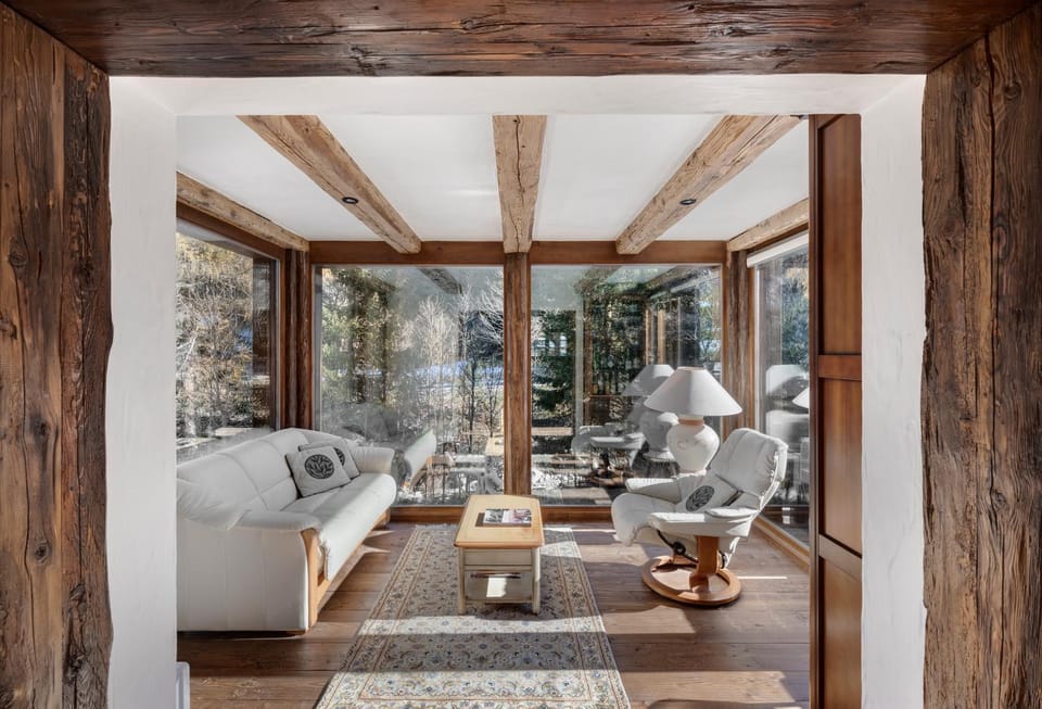 Living room, Lounge or bar, Garden view