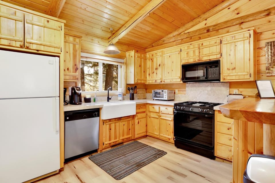 Kitchen or kitchenette, kitchen