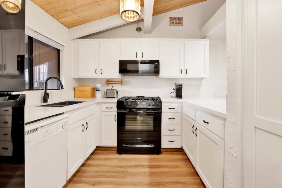 Kitchen or kitchenette, kitchen