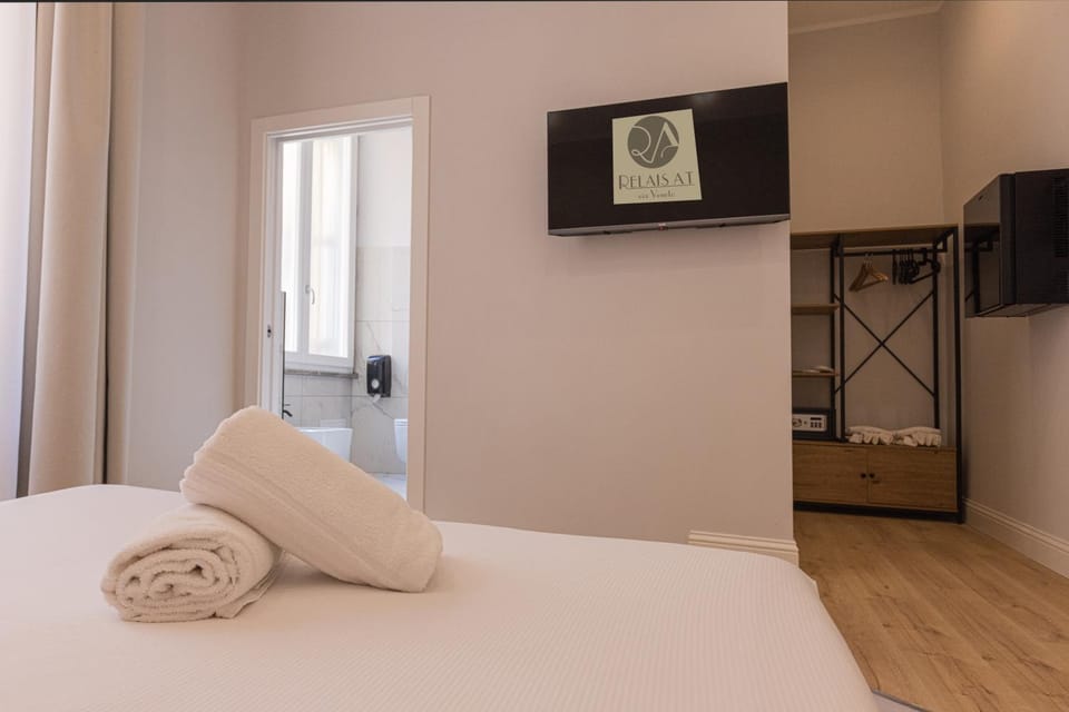 TV and multimedia, Photo of the whole room, Bedroom, towels