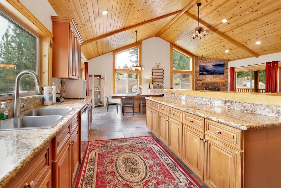 Kitchen or kitchenette, kitchen