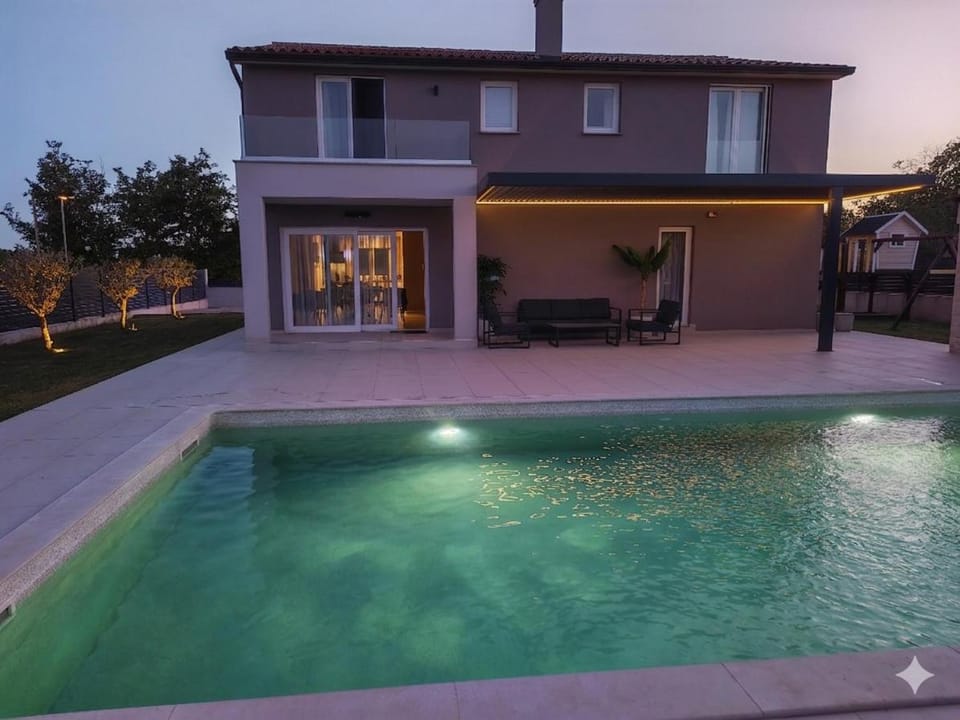 Balcony/Terrace, Swimming pool