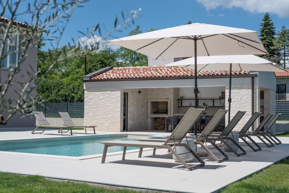 Property building, Pool view, Swimming pool, sunbed