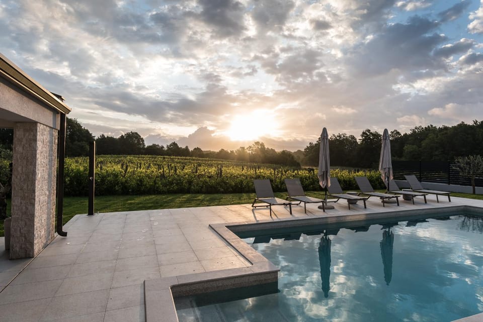 Natural landscape, Garden view, Swimming pool, Sunrise