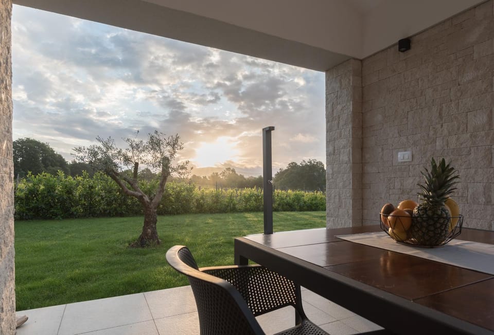 Dining area, Garden view