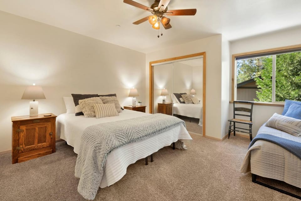 Bed, Bedroom