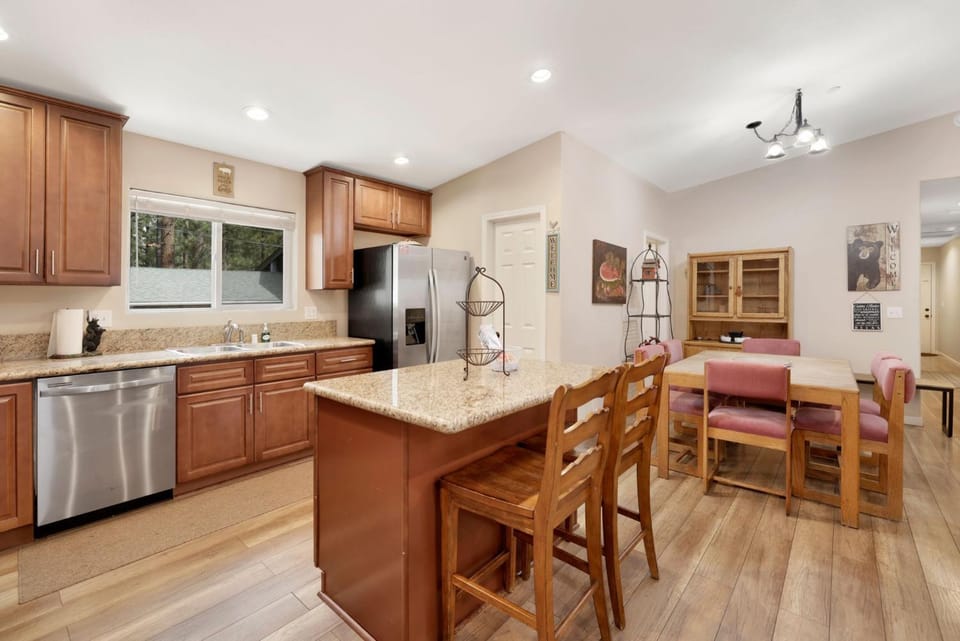 Kitchen or kitchenette, kitchen