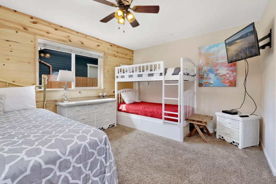 Bed, Bedroom