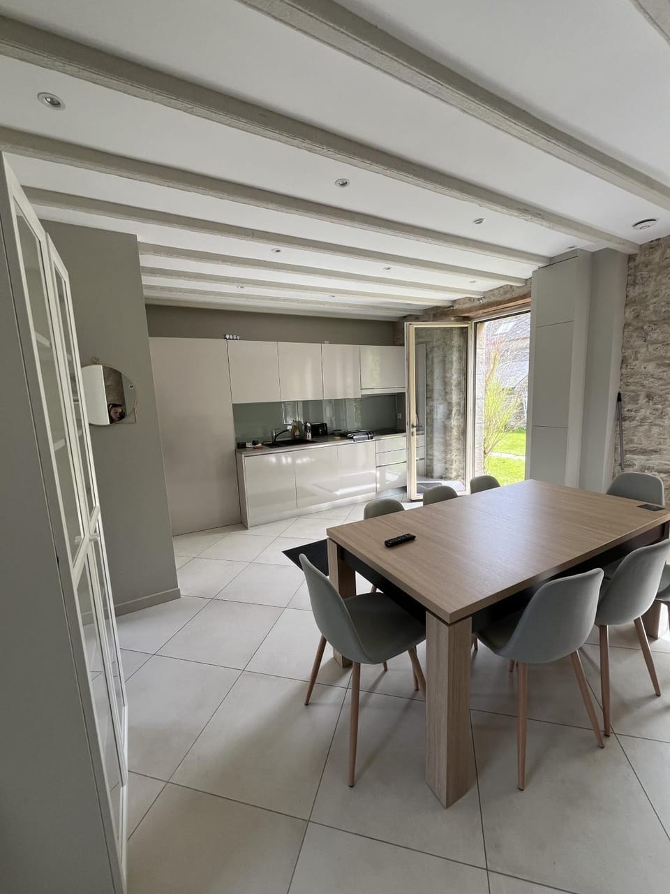 Kitchen or kitchenette, Dining area