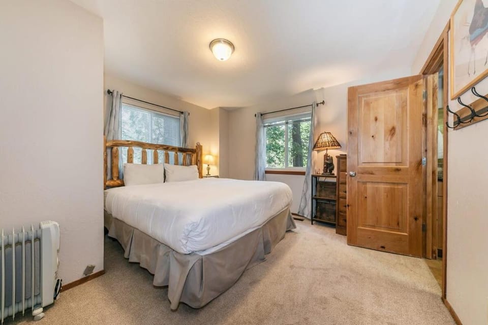 Carnelian Bay 4BD Near Beach & Slopes House in Tahoe Vista