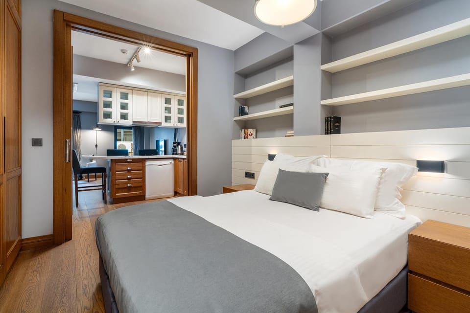 Bed, Kitchen or kitchenette, Bedroom
