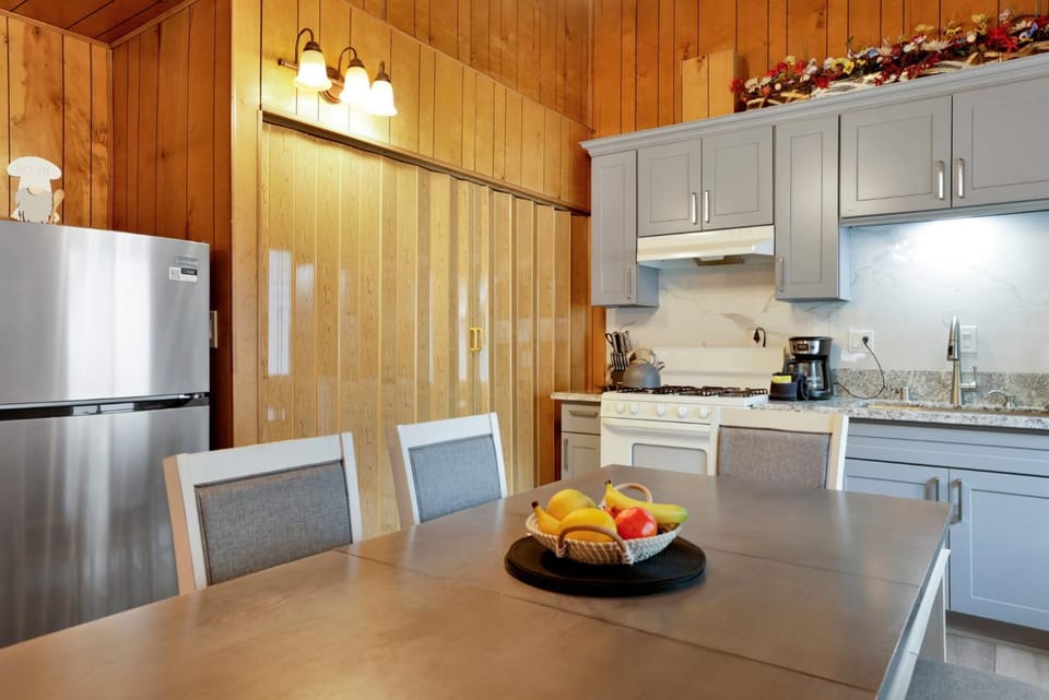 Kitchen or kitchenette, kitchen