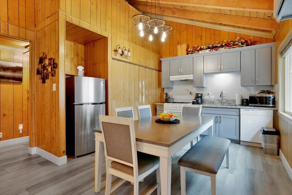 Kitchen or kitchenette, kitchen