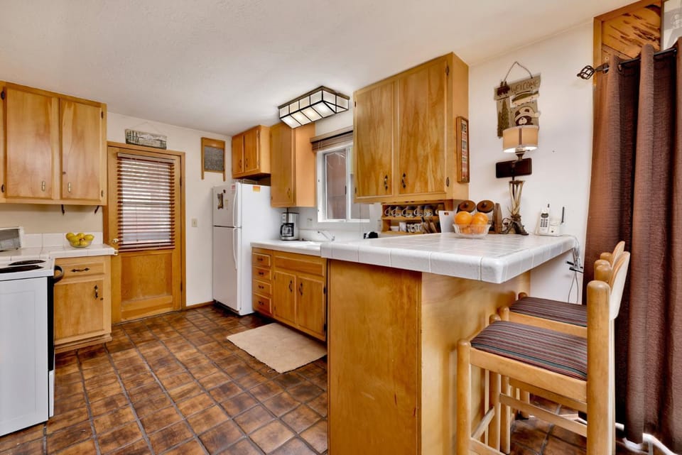 Kitchen or kitchenette, kitchen