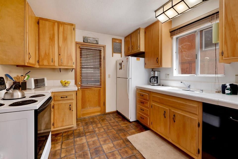 Kitchen or kitchenette, kitchen