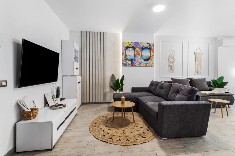 TV and multimedia, Living room, Seating area