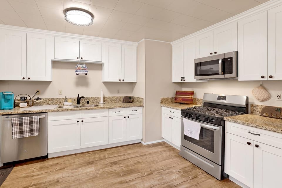 Kitchen or kitchenette, kitchen