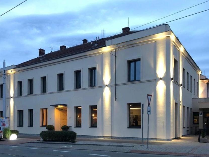 Facade/entrance