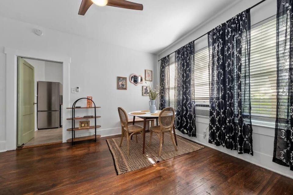 Central Apt Near DT, Pearl, Breckenridge Park Apartment in San Antonio
