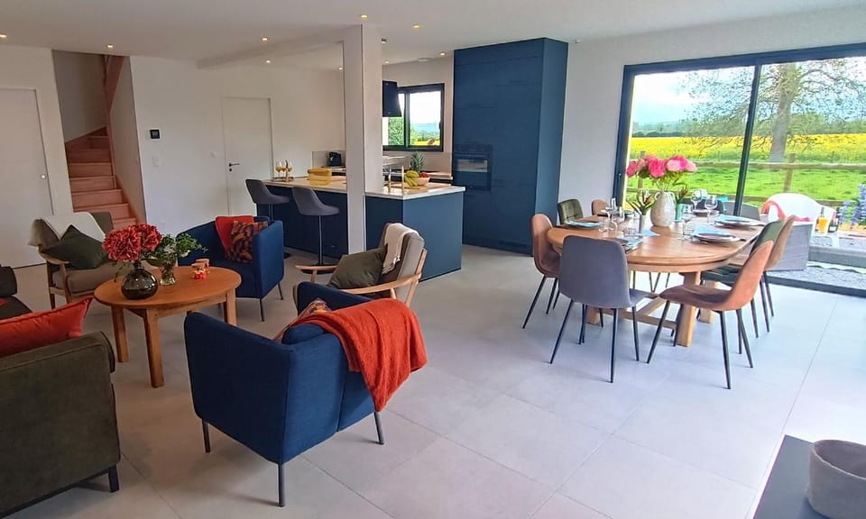 Kitchen or kitchenette, Living room