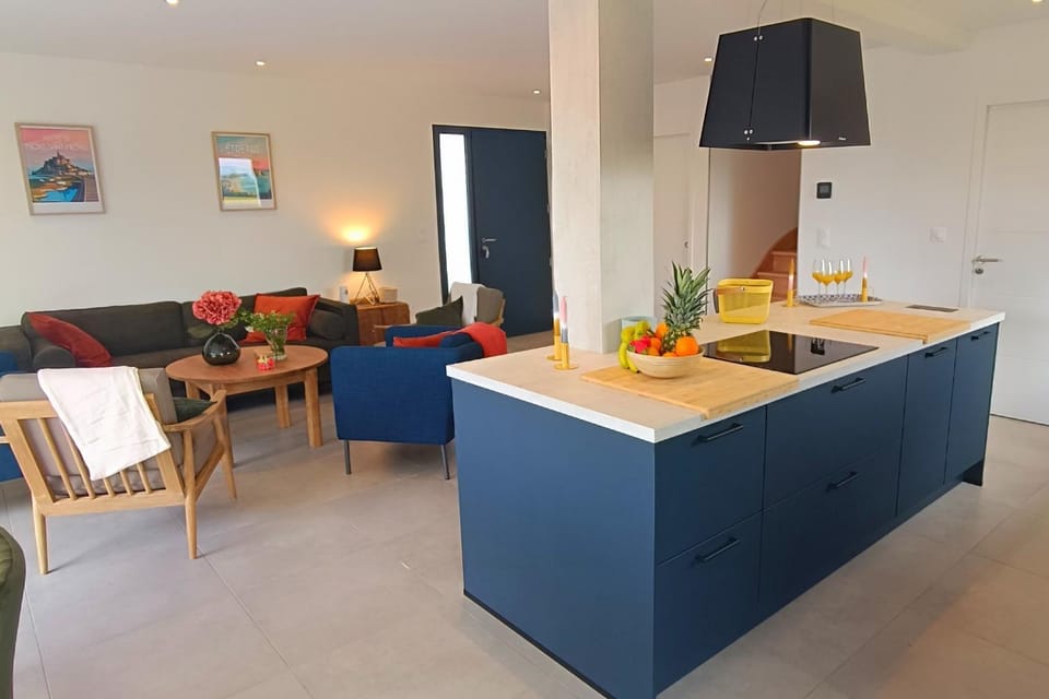 Kitchen or kitchenette, Living room