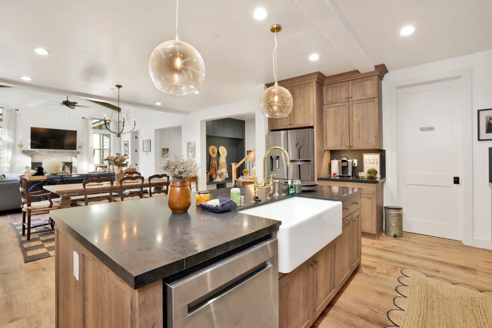 Kitchen or kitchenette, kitchen