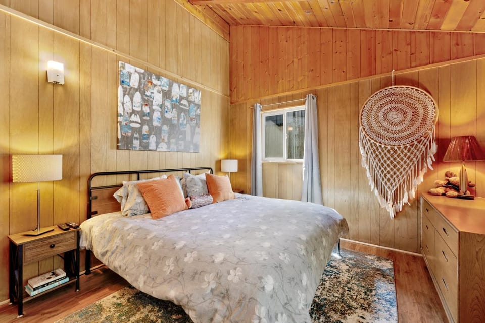 Bed, Bedroom