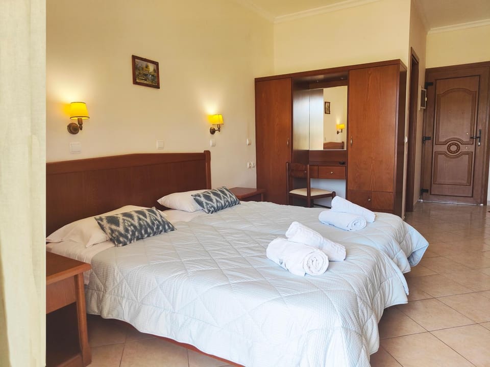 Bed, Photo of the whole room, towels, wardrobe