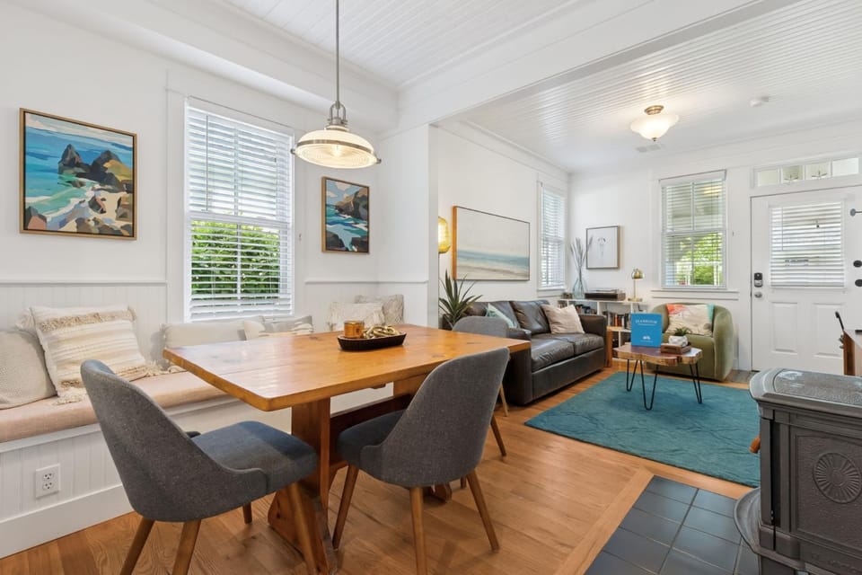 A Swell Cottage by Seabrook Hospitality House in Seabrook