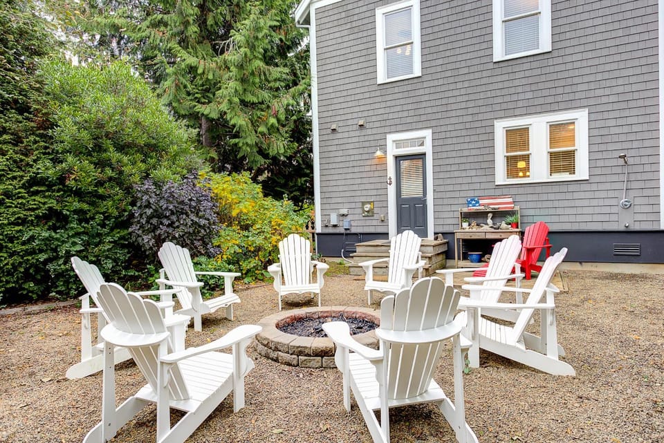 Beaches-N-Cream: Dog Friendly and Private Hot Tub House in Seabrook