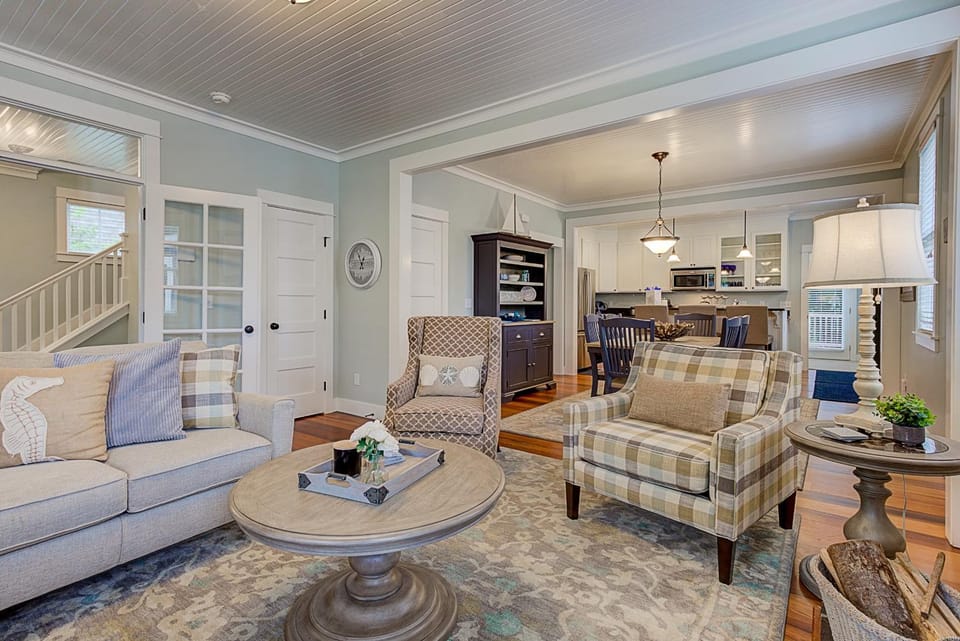 Living room, Seating area, Dining area