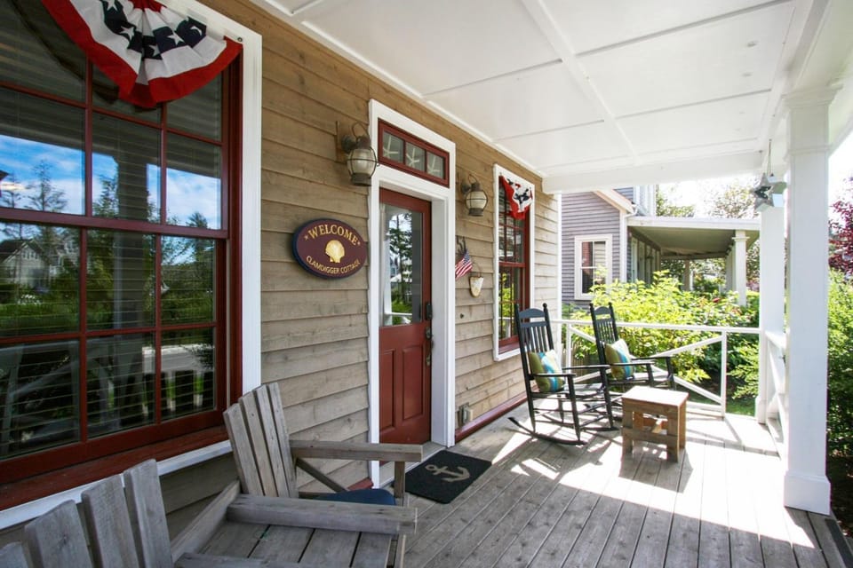 Clamdigger Cottage by Seabrook Hospitality House in Seabrook