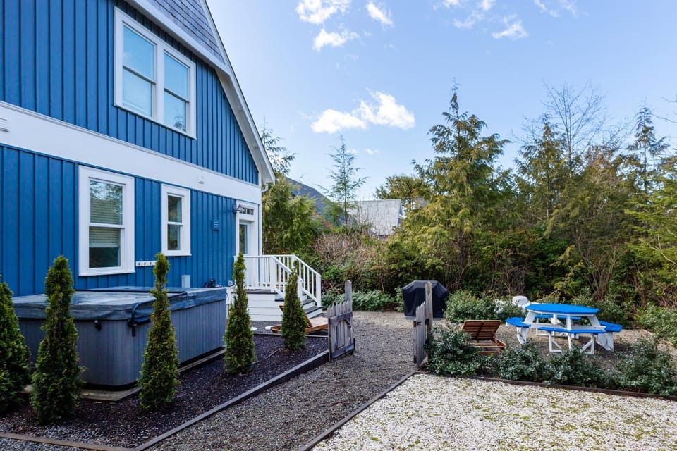 Property building, Hot Tub