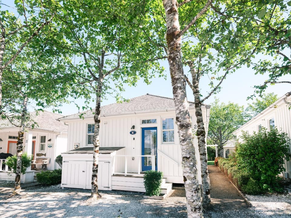 Periwinkle Cottage by Seabrook Hospitality House in Seabrook