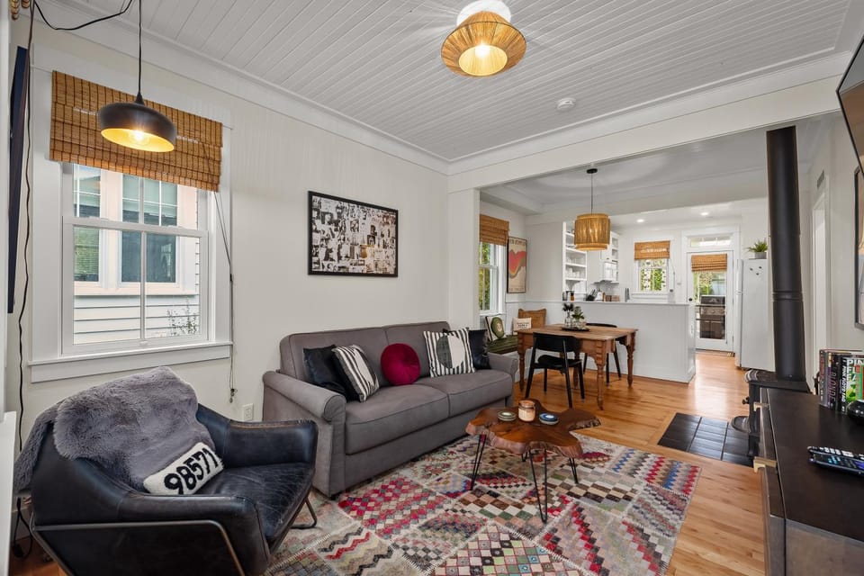 Living room, Seating area