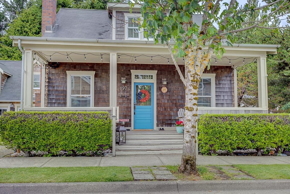 Property building, Day, Street view