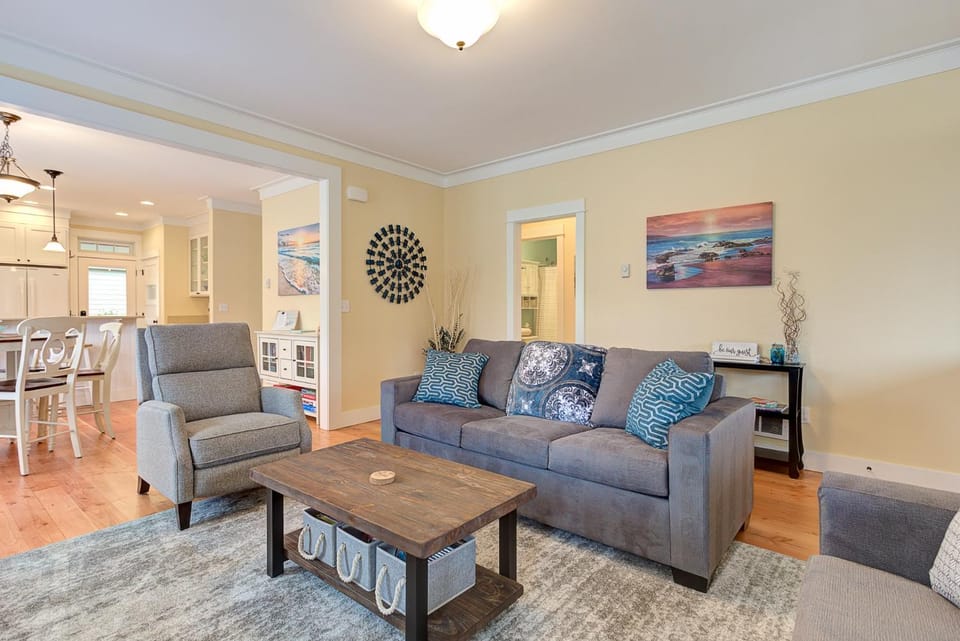 Living room, Seating area