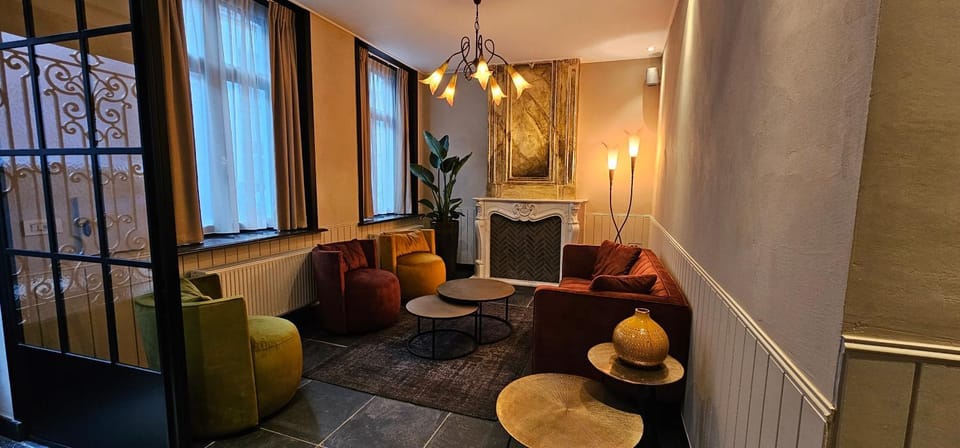 Lobby or reception, Internal: Not applicable to any particular room